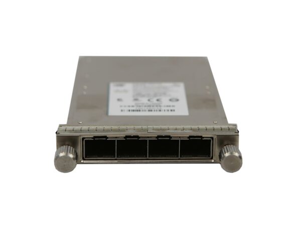 Moduł Cisco CFP z czterema portami SFP+ widoczny od przodu, metalowa obudowa z pokrętłami mocującymi po bokach.