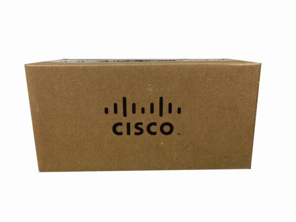 Zamknięte kartonowe pudełko z logo Cisco, oryginalne opakowanie zasilacza, widok pod kątem z boku.
