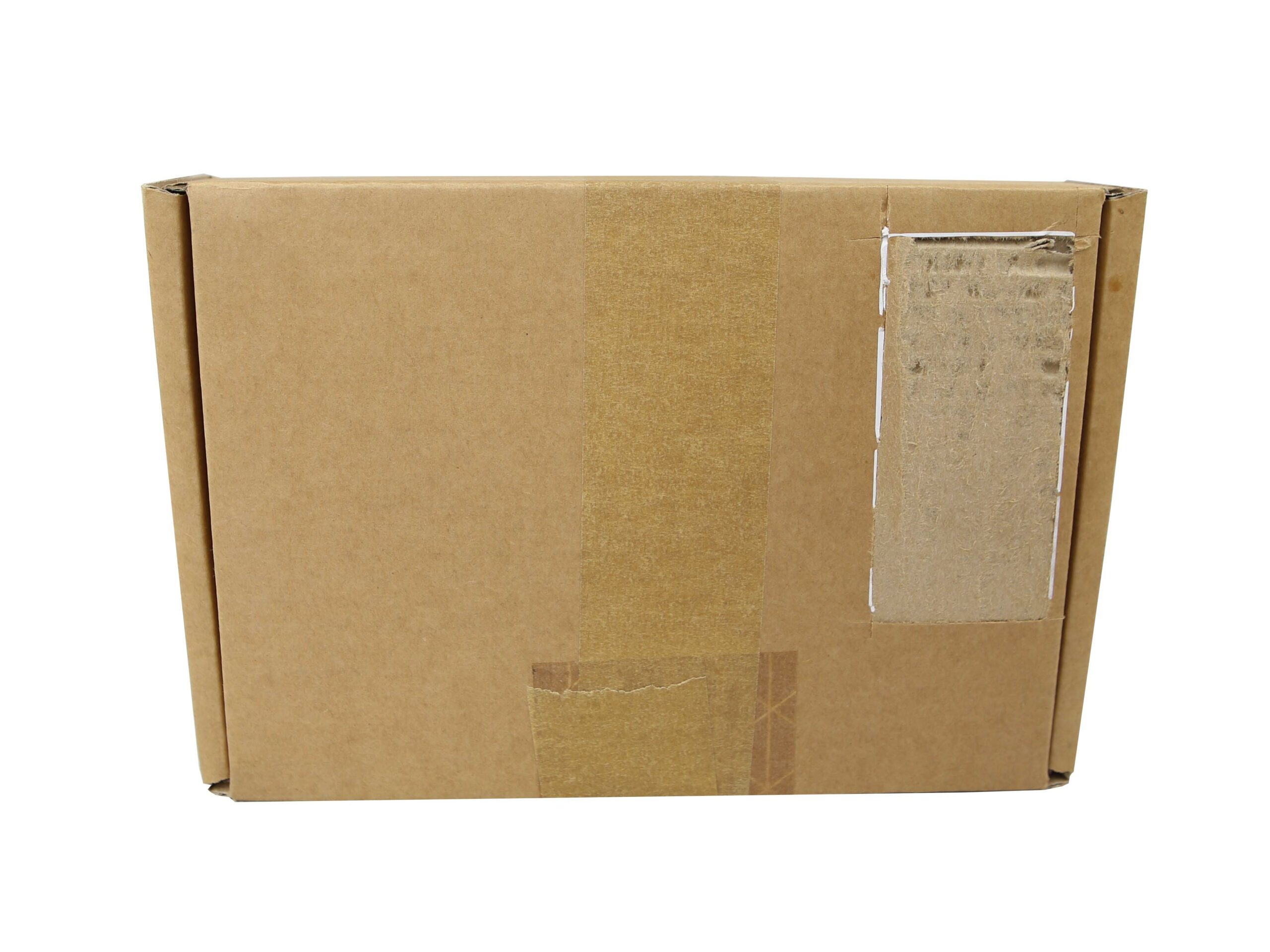 Zamknięte kartonowe pudełko wysyłkowe z naklejką z opisem produktu na wieku, widok z góry.