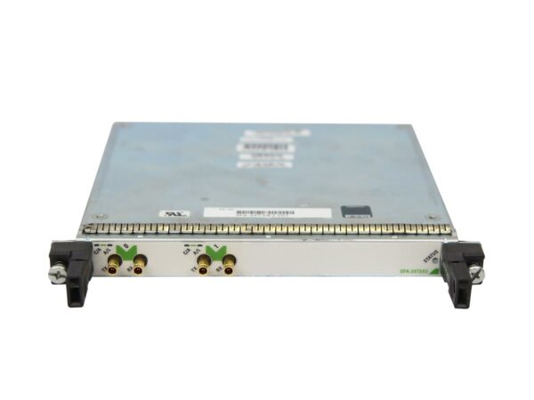 Moduł Cisco SPA z dwoma portami koncentrycznymi z zielonymi zatrzaskami z przodu, metalowa obudowa z naklejkami na górze.