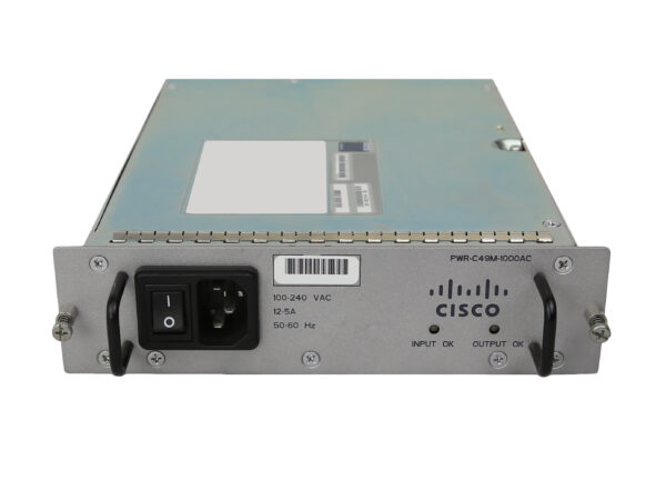 Moduł zasilacza Cisco z gniazdem IEC, włącznikiem i diodami INPUT/OUTPUT OK na przednim panelu.