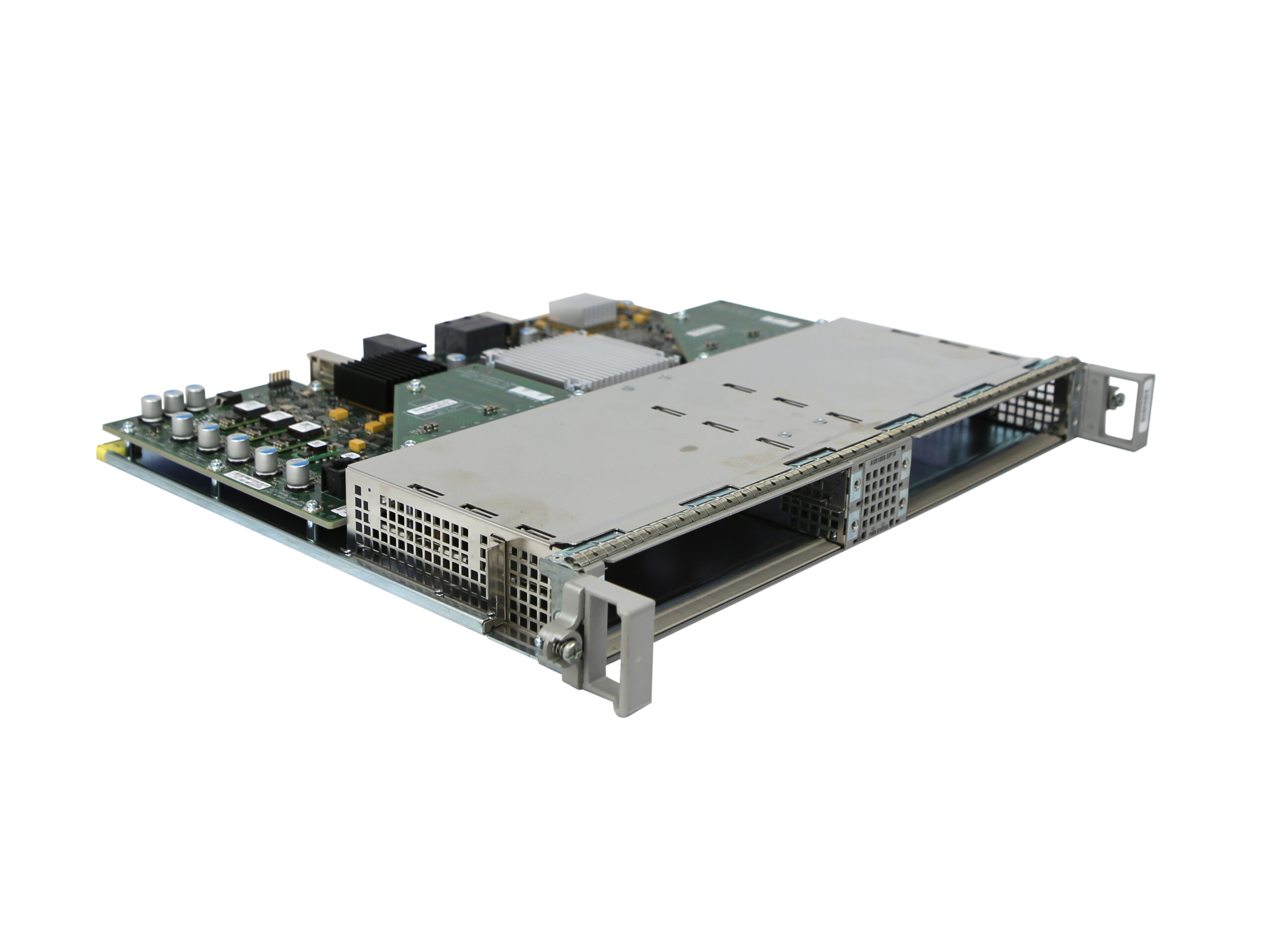Moduł Cisco ASR1000-SIP10 pod kątem z boku, widoczna płyta z układami elektronicznymi i uszy montażowe do szafy rack.