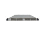 Przedni panel modułu Juniper z czterema rzędami portów SFP w metalowej obudowie rack, uszy montażowe po bokach.