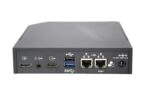 Przedni panel urządzenia Polycom Pano z dwoma złączami HDMI, portem USB-A oraz dwoma portami LAN, obudowa w kolorze szarym.