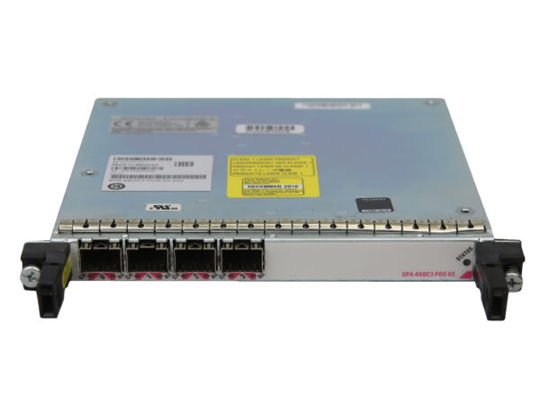 Moduł Cisco SPA z czterema portami sieciowymi z przodu i naklejką z opisem na górnej obudowie, metalowa obudowa z lekkimi śladami użytkowania.