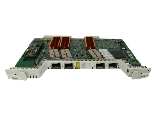 Karta modułu Cisco z widocznymi portami sieciowymi, radiatorami i podzespołami elektronicznymi na płycie, ujęcie z boku.