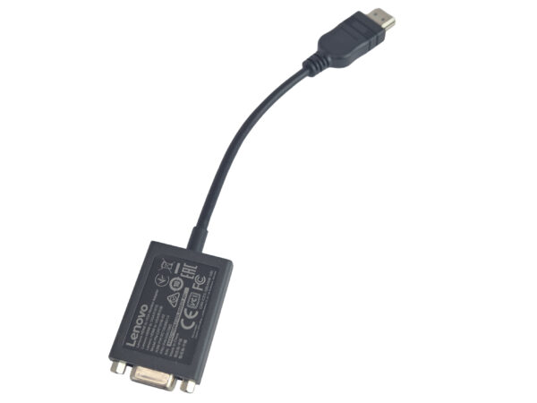 Adapter Lenovo z krótkim czarnym kablem od wtyku Mini DisplayPort do złącza VGA z naklejką na obudowie.