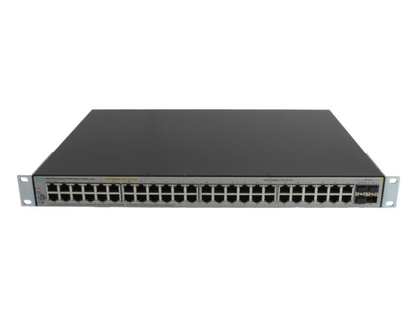 Przód switcha HPE z czterema rzędami portów RJ45 i diodami LED, obudowa w kolorze czarnym z uszami montażowymi do szafy rack