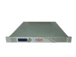 Urządzenie rack Softel 1U widziane od przodu, z wyświetlaczem LCD, przyciskami nawigacji i uszami montażowymi po bokach.