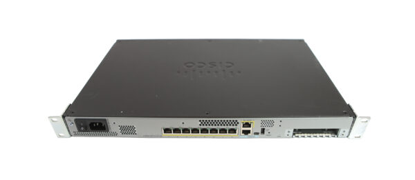 Tylny panel firewalla Cisco ASA 5508-X z ośmioma portami RJ45, gniazdem zasilania i uszami montażowymi po bokach.