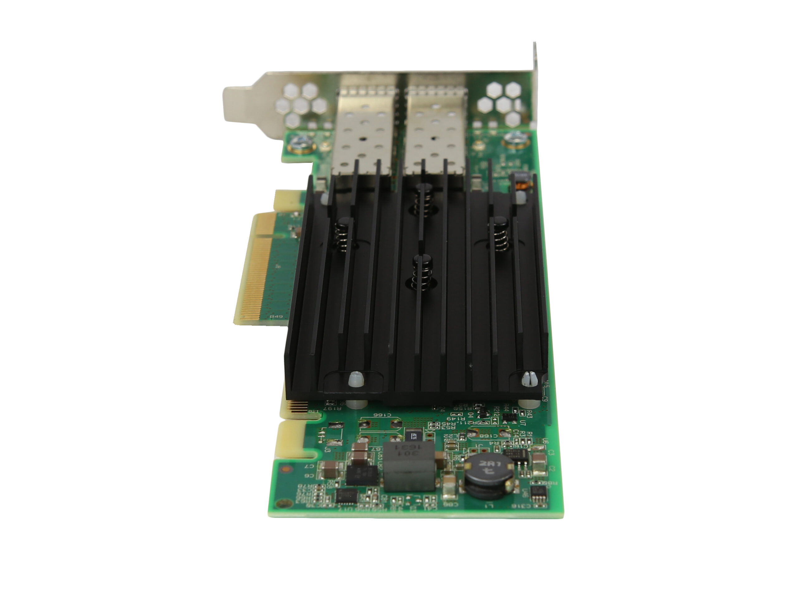 Karta sieciowa PCIe z dwoma portami SFP+, dużym radiatorem chłodzącym i niskoprofilowym bracketem widocznym z boku.