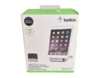 Pudełko Belkin Express Dock z widocznym zdjęciem stacji dokującej z tabletem oraz logo producenta.