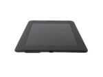 Tablet graficzny Wacom Intuos Pro widziany z boku pod kątem, czarna obudowa z widocznym portem na krawędzi.