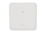 Biały kwadratowy access point Cisco widziany od przodu, z logo producenta i małą diodą stanu na obudowie.