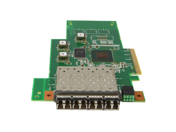 Karta sieciowa IBM z widocznym złączem PCIe x8 i czterema portami SFP z zamontowanymi wkładkami GBIC.
