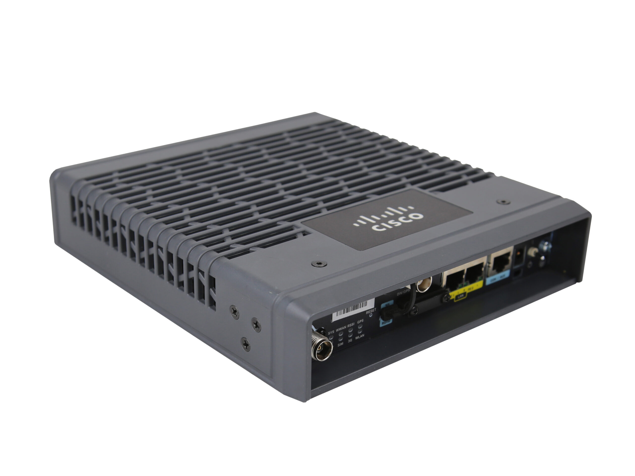 Router Cisco widziany z przodu pod kątem, z portami Ethernet, gniazdem antenowym i perforowaną obudową na obudowie.