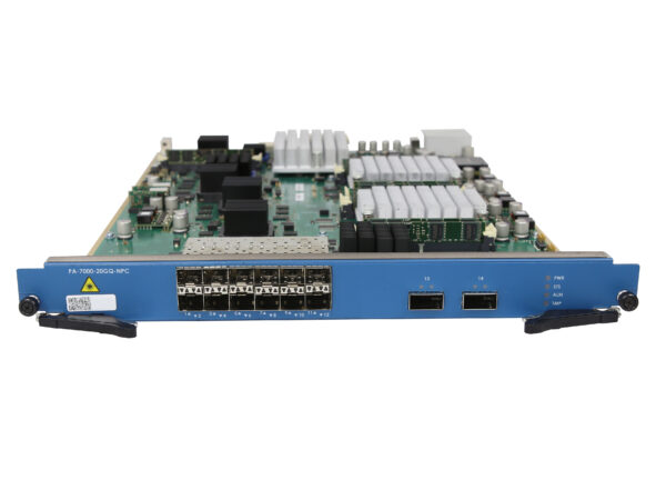 Moduł sieciowy Palo Alto z niebieską obudową, widoczna płyta z portami SFP+ i dwoma slotami QSFP+ od przodu.