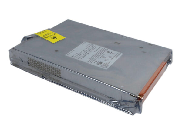 Kontroler storage Dell w metalowej obudowie widziany z boku, z żółtą naklejką ostrzegawczą na górnej pokrywie.