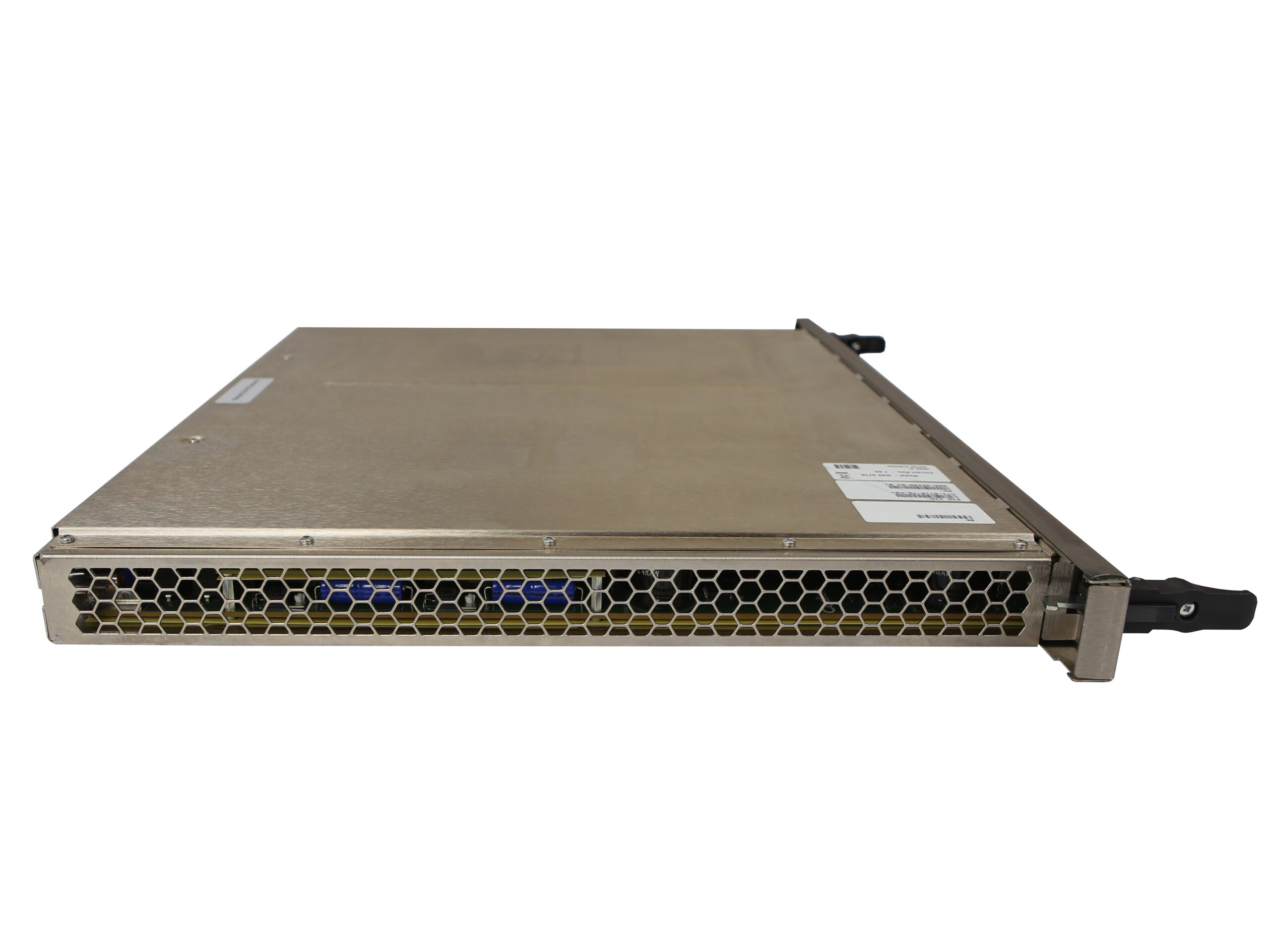 Moduł Cisco MSE 8710 pod kątem z boku, widoczna perforowana krata wentylacyjna i uchwyt do wysuwania z obudowy