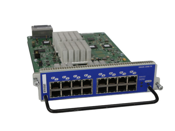 Moduł Juniper z 16 portami RJ45 na niebieskim panelu czołowym i widoczną odsłoniętą płytą elektroniczną od góry