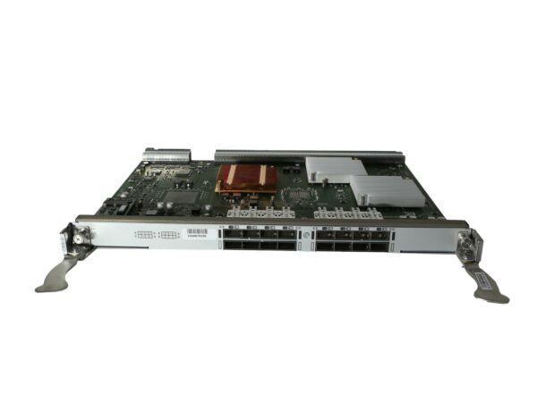 Moduł Brocade CR16-8 z rzędem 16 portów QSFP z przodu i uchwytami dźwigniowymi do montażu w obudowie DCX