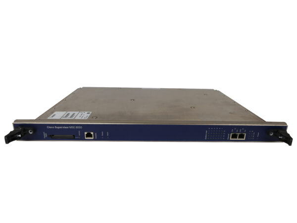 Przedni panel modułu Cisco MSE 8050 z portami RJ45 i USB oraz niebieskimi uszami montażowymi do szafy rack