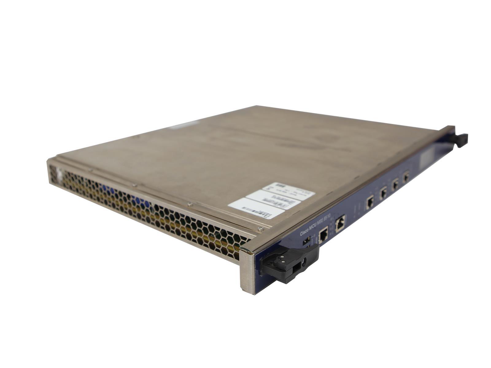 Moduł Cisco MSE 8510 pod kątem z boku, widoczna perforowana obudowa i panel ze złączami z prawej strony.