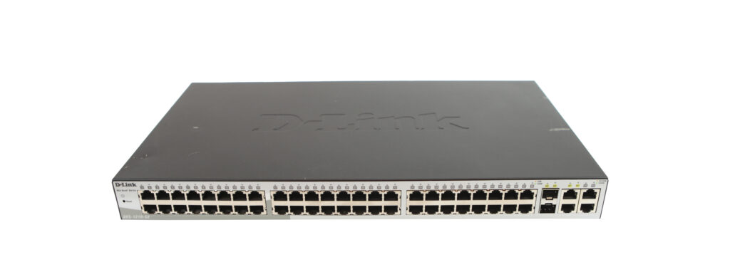 Przedni panel switcha D-Link z widocznymi dwoma rzędami portów RJ45 i diodami LED, obudowa lekko zapylona.