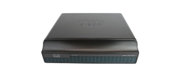 Router Cisco 1941 z góry i przodu, widoczne logo Cisco na obudowie i rząd portów na przednim panelu.