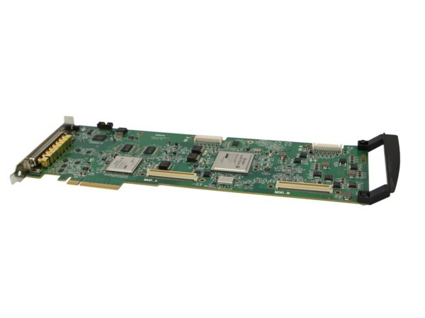 Karta rozszerzeń Matrox PCIe z widocznymi układami scalonymi, złączami krawędziowymi i metalowym uchwytem montażowym.