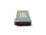 Moduł IBM Qlogic BRX-8146 z boku, widoczne sześć portów światłowodowych FC i pomarańczowa dźwignia wysuwu.