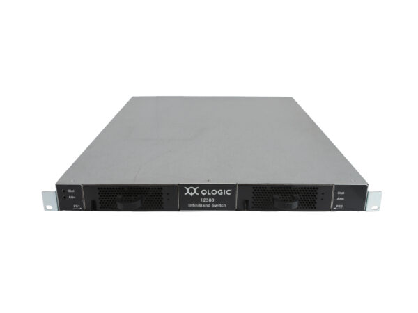 Przód switcha QLogic w obudowie rack 1U z dwoma wysuwanymi modułami zasilania po bokach panelu.