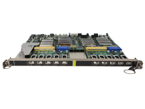 Moduł liniowy Dell Force10 z odkrytą płytą elektroniczną i dziesięcioma portami SFP+ w rzędzie na krawędzi.