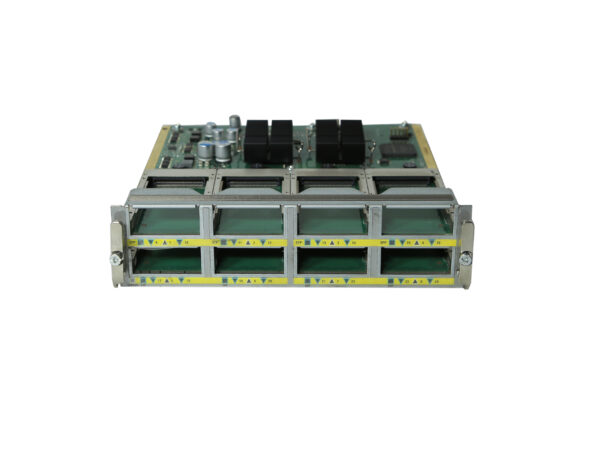 Moduł Cisco z ośmioma slotami X2 widocznymi z przodu i odsłoniętą płytą elektroniczną z układami od góry