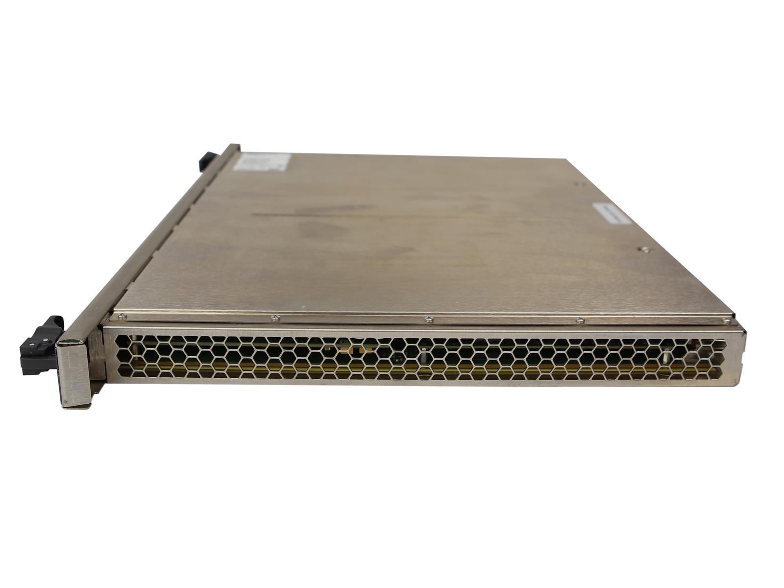 Moduł Cisco MCU HD ujęty pod kątem z przodu, widoczna perforowana kratka wentylacyjna i metalowa obudowa z otarciami.