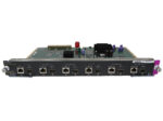 Moduł Cisco z rzędem ośmiu portów RJ45 z przodu i widoczną płytką elektroniczną od góry, złącze krawędziowe z lewej strony.