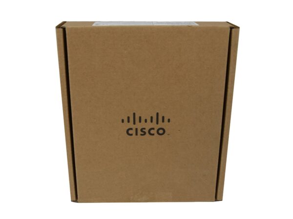 Zamknięte kartonowe pudełko z logo Cisco, widok pod niewielkim kątem, opakowanie bez widocznych uszkodzeń.