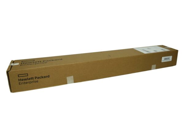 Wąskie, podłużne pudełko kartonowe Hewlett Packard Enterprise z naklejkami, zapakowane szyny serwerowe