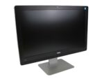 Thin client Dell Wyse 5040 AiO w formie monitora na srebrnej podstawie, ekran wygaszony, widok od przodu.
