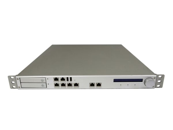 Przedni panel urządzenia rack 1U z napędem, rzędem portów RJ45, wyświetlaczem LCD i pokrętłem nawigacyjnym.