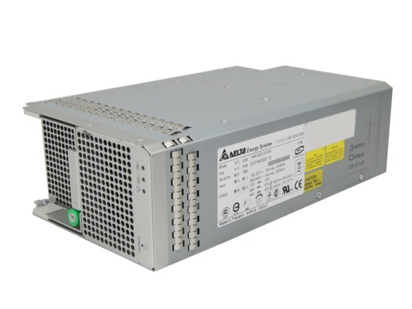 Moduł zasilacza Delta 2100W do serwera Sun, widok z boku na kratkę wentylacyjną i uchwyt wysuwania z zieloną dźwignią