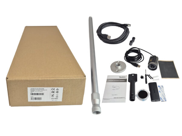 Zestaw Yealink UVC30: kartonowe pudełko, kamera, długa antena, kabel USB, uchwyty montażowe i instrukcja obok.