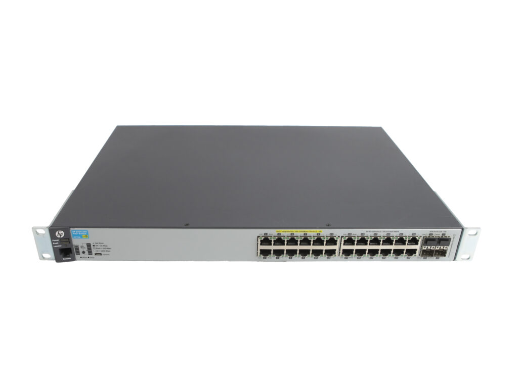Przedni panel switcha HP z 24 portami RJ45 i diodami LED, uszami montażowymi po bokach obudowy.