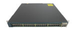 Przedni panel switcha Cisco z widocznymi uszami montażowymi i rzędem 48 portów RJ45 oraz portami SFP i CX4