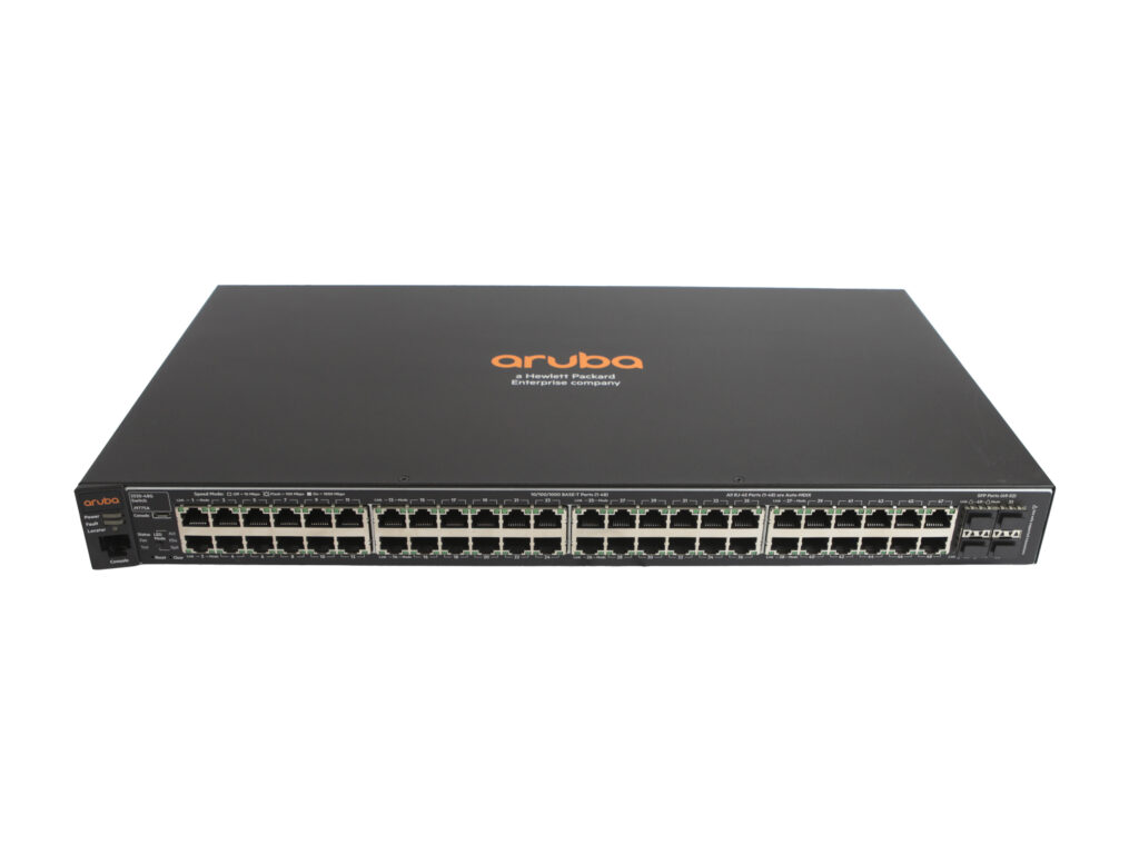 Przedni panel switcha Aruba 2530-48G z czterema rzędami portów RJ45 i logo na obudowie.