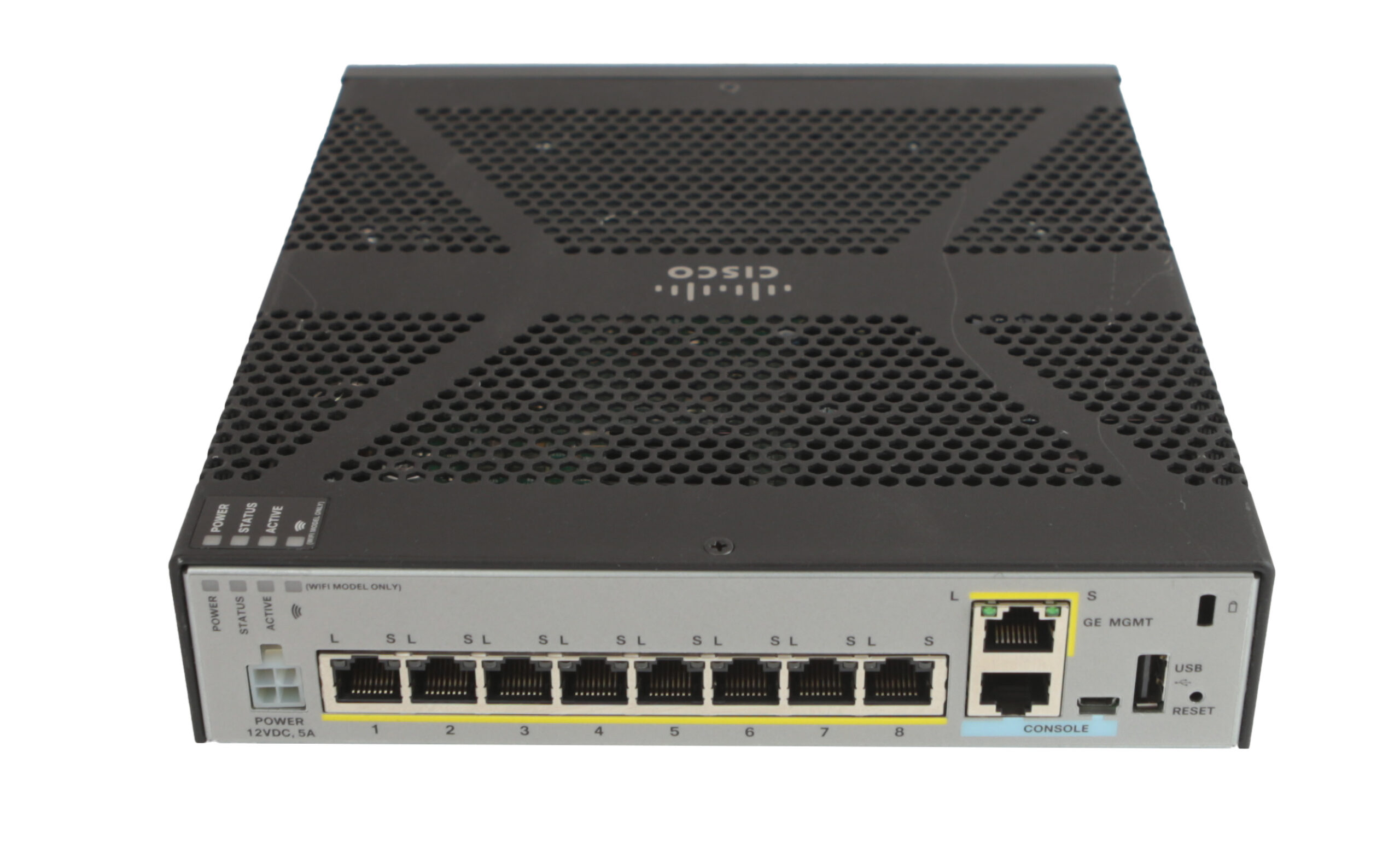 Przedni panel firewalla Cisco z ośmioma portami RJ45, portem zarządzania i diodami statusu LED.