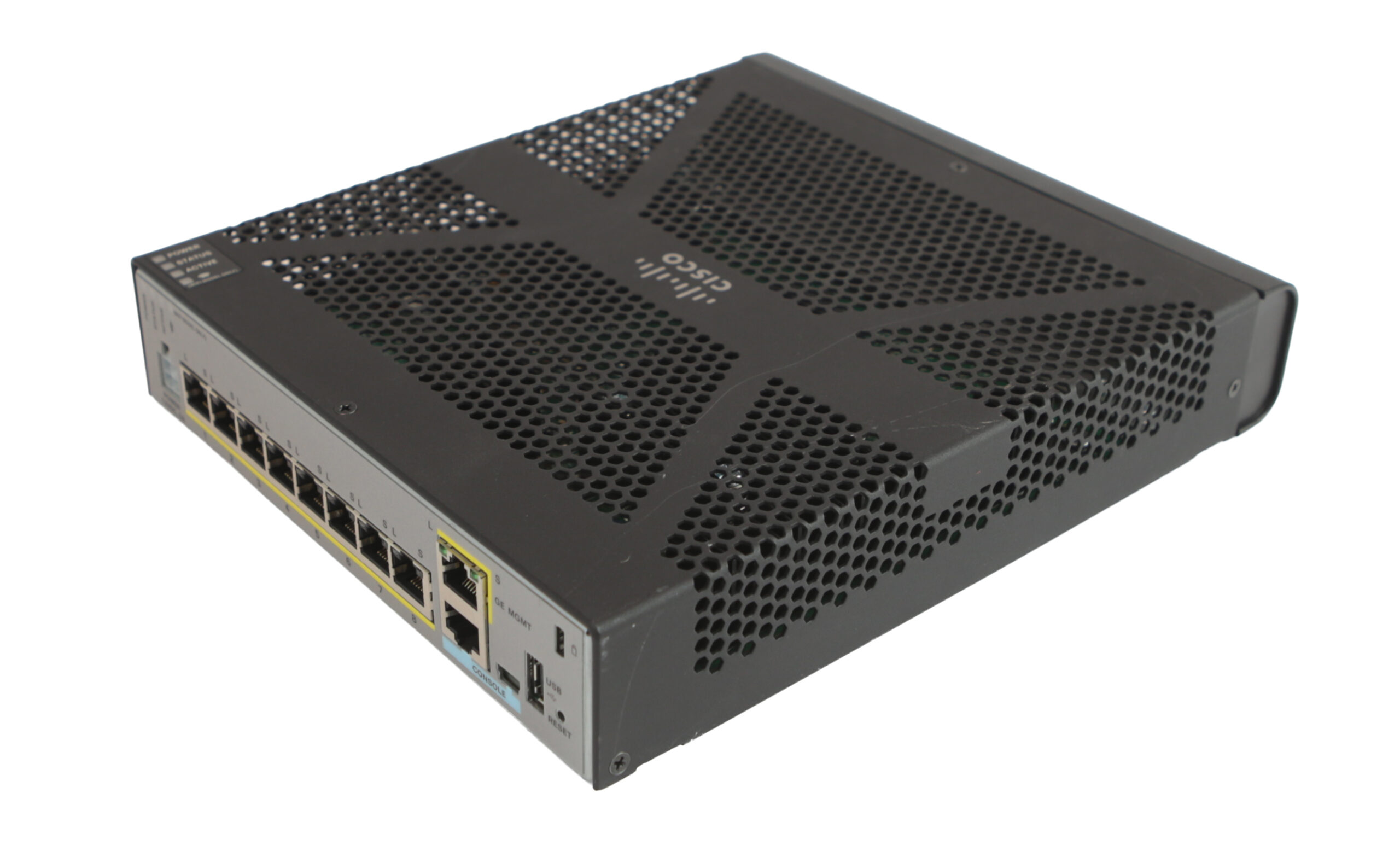 Firewall Cisco ASA5506 pod kątem z góry, widoczny przedni panel z portami RJ45 oraz perforowana obudowa.