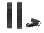 Terminal HP T530 od przodu i tyłu obok dołączonego zasilacza z kablem, widoczne porty USB i złącze zasilania.
