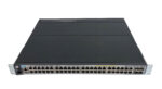 Przedni panel switcha HP z rzędami portów RJ45, czterema portami combo i uszami montażowymi po bokach.