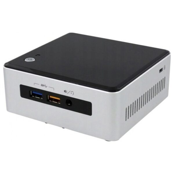 Mały komputer Intel NUC od przodu z widocznym przyciskiem zasilania, dwoma portami USB i gniazdem słuchawkowym.